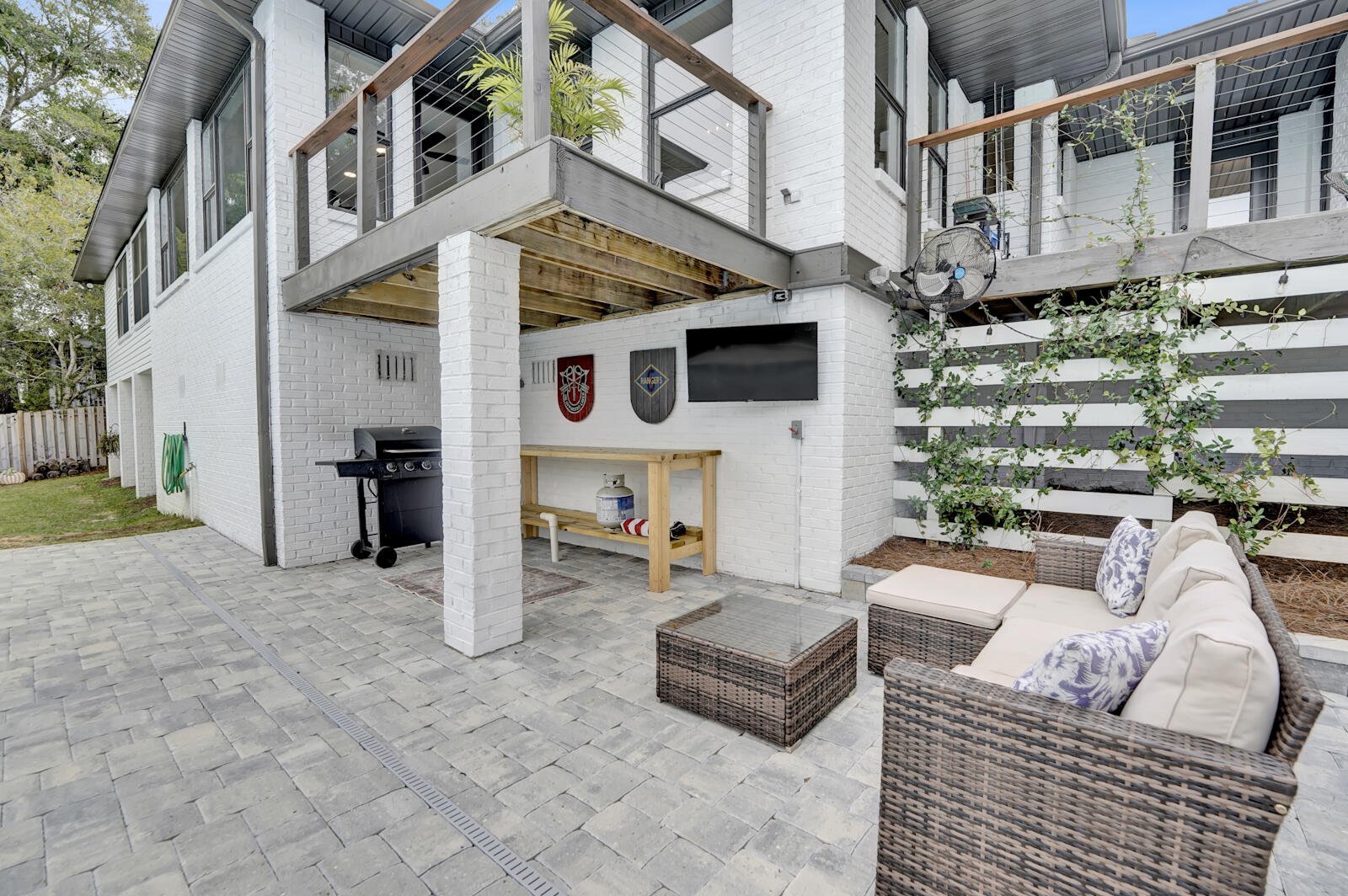 340 Ruckel Drive Niceville, FL 32578 - Photo 55 of 66 a view of a patio with couches table and chairs