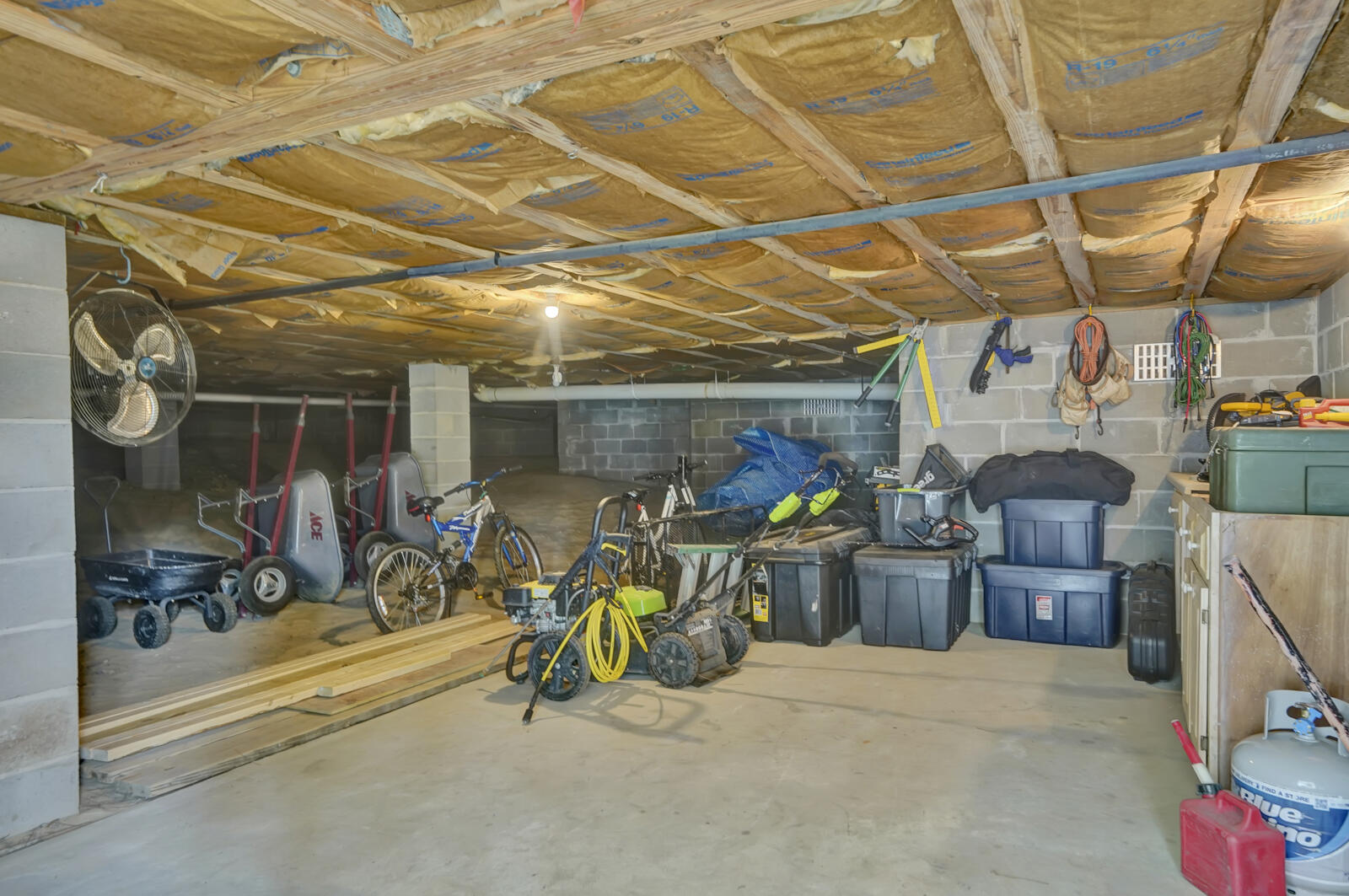 340 Ruckel Drive Niceville, FL 32578 - Photo 60 of 66 a view of a room with gym equipment