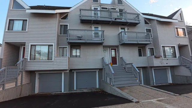 $210,000 | 105 Tremont Avenue, Unit B, Bridgeport, CT 06606