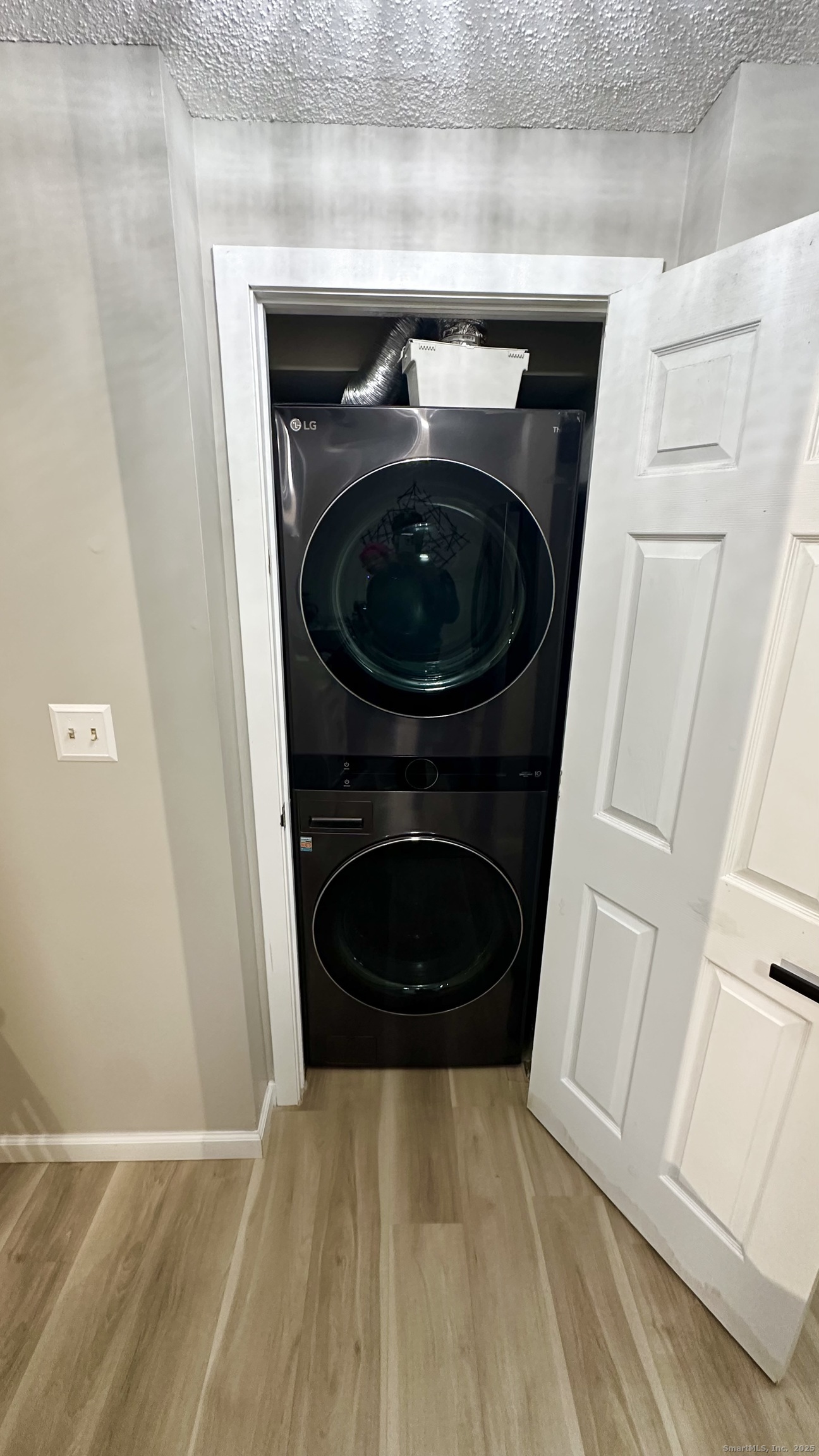 105 Tremont Avenue, Unit B Bridgeport, CT 06606 - Photo 15 of 24 a utility room with washing machine