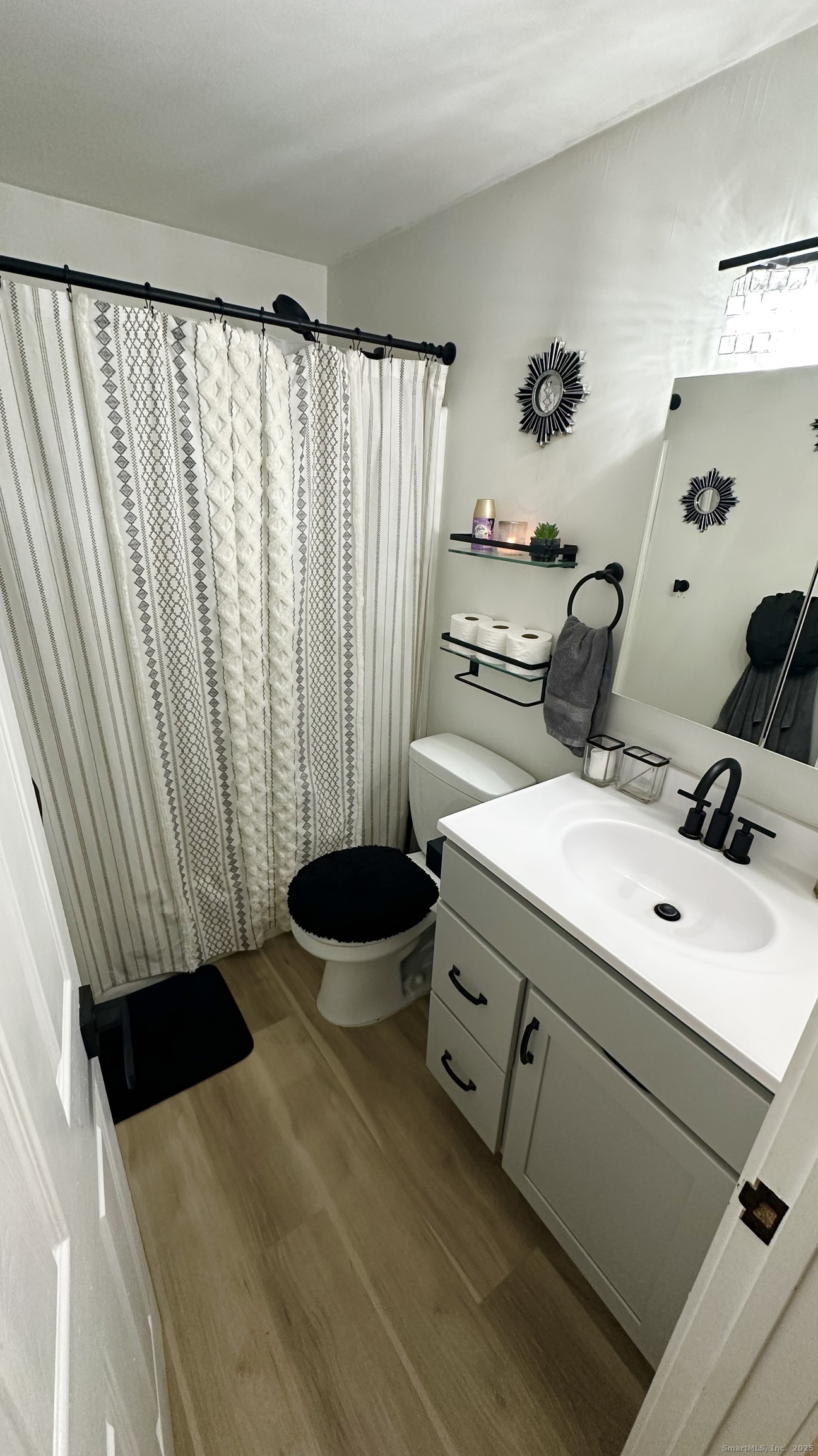 105 Tremont Avenue, Unit B Bridgeport, CT 06606 - Photo 16 of 24 a bathroom with a sink and a mirror