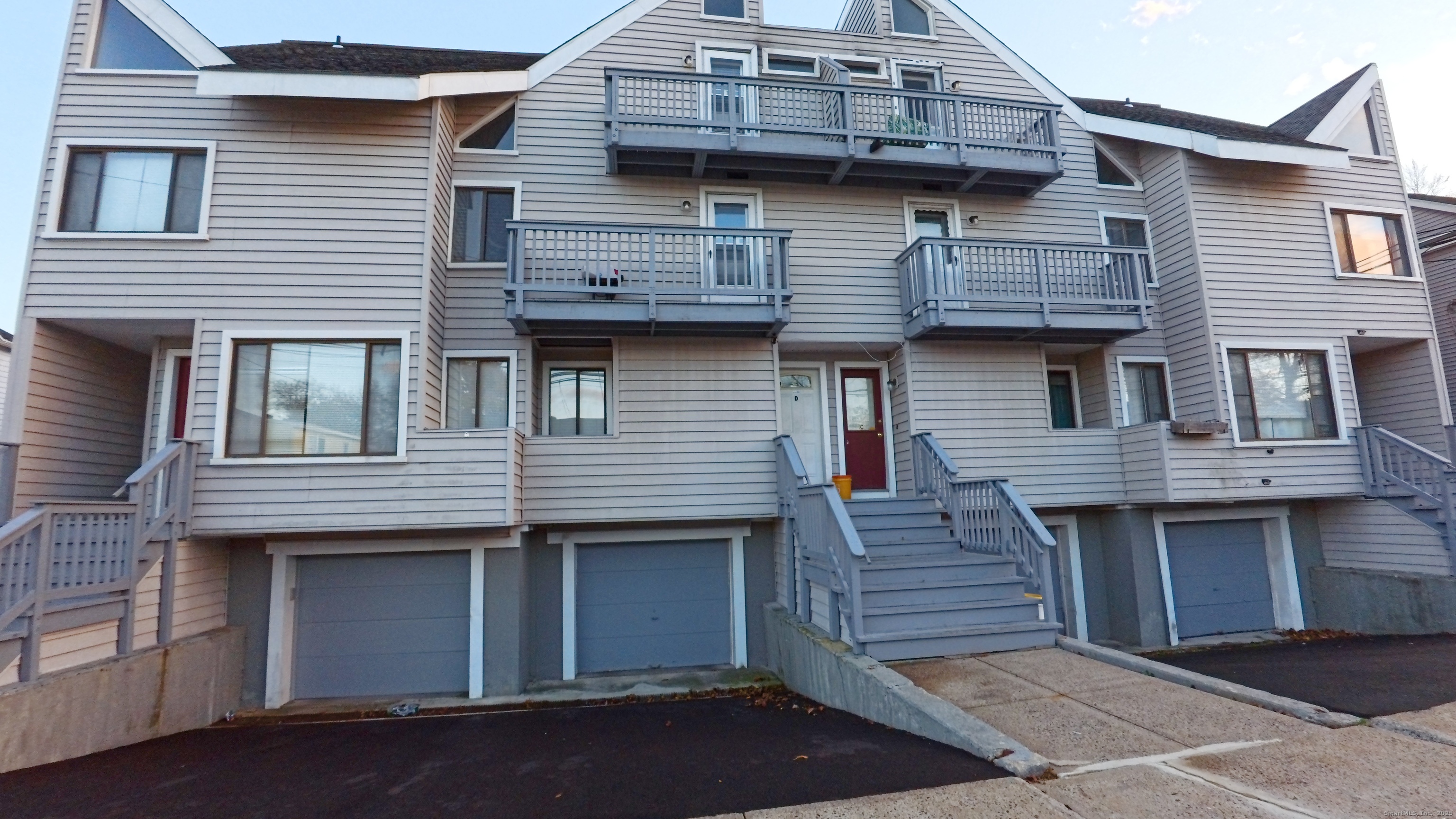 105 Tremont Avenue, Unit B Bridgeport, CT 06606 - Photo 2 of 24 a front view of a house