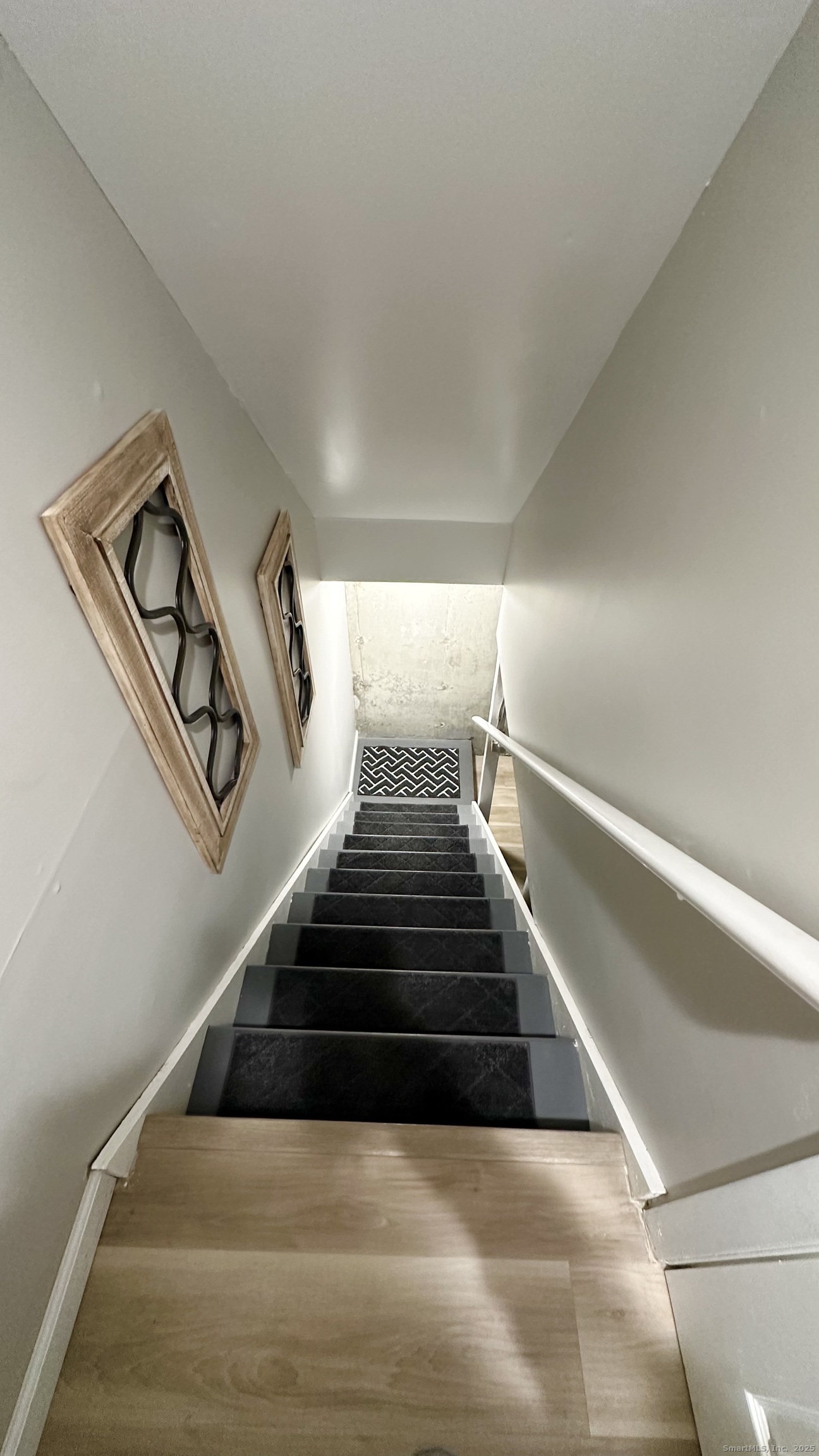 105 Tremont Avenue, Unit B Bridgeport, CT 06606 - Photo 23 of 24 a view of entryway and hall