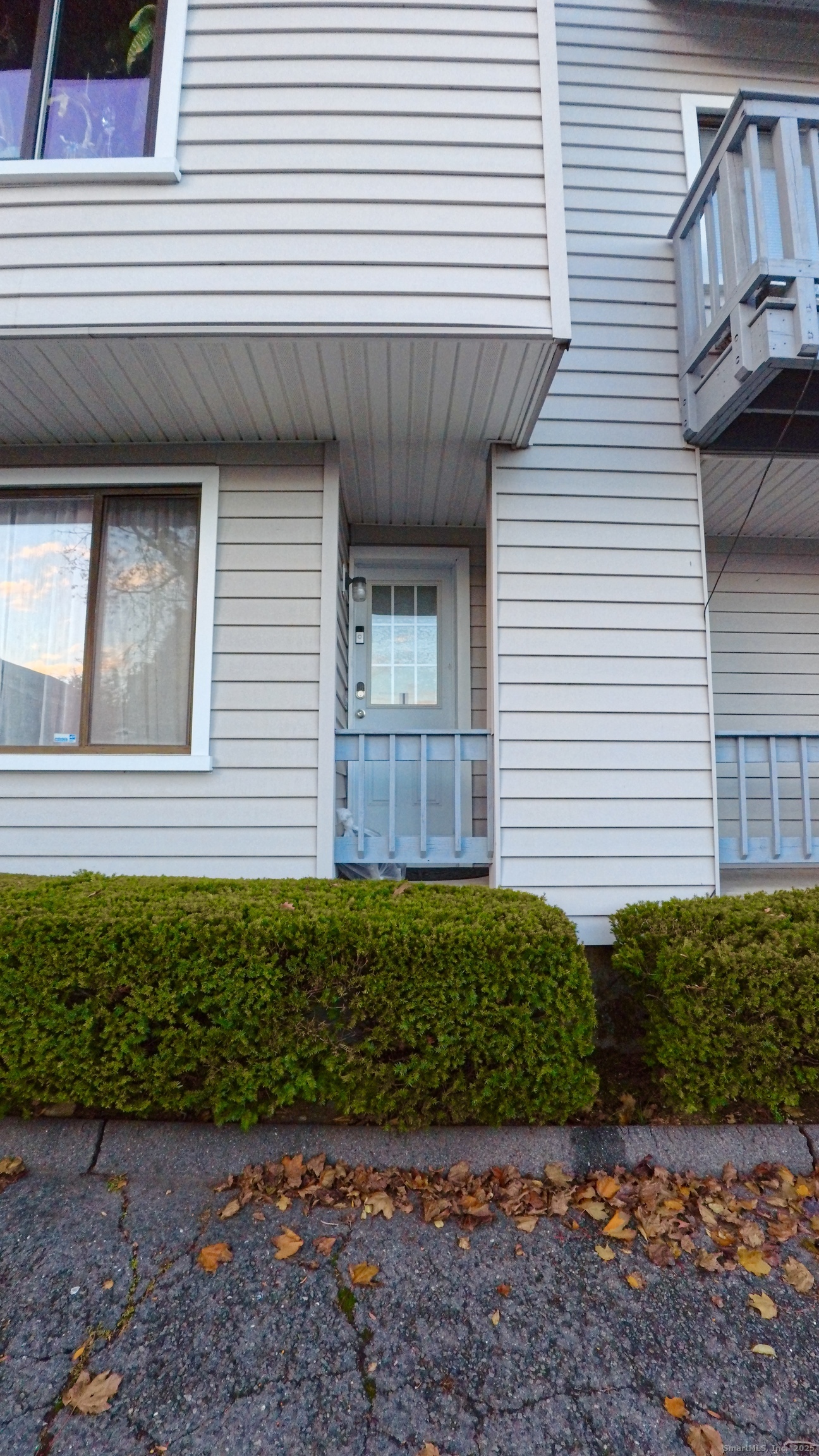 105 Tremont Avenue, Unit B Bridgeport, CT 06606 - Photo 6 of 24 a view of a house with a backyard