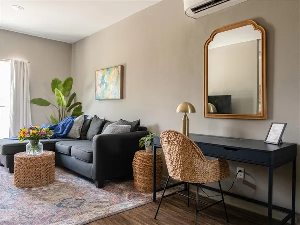 $1,300 | 101 West 33rd Street, Unit 103, Bryan, TX 77803