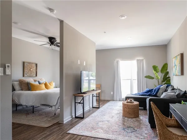 $1,300 | 101 West 33rd Street, Unit 103, Bryan, TX 77803