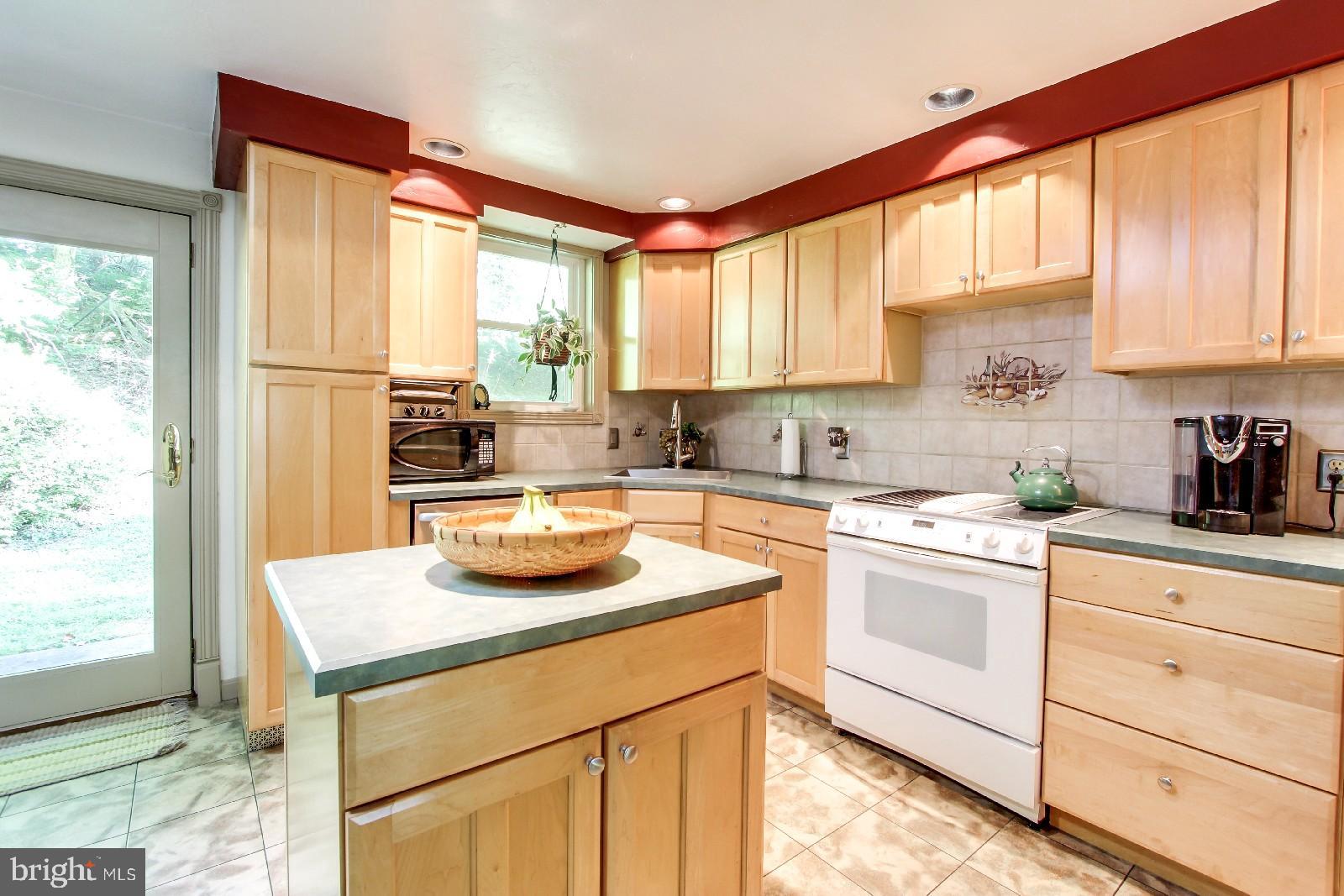 179 Pickett Road Dover, PA 17315 - Photo 9 of 26 Gallery Image 9
