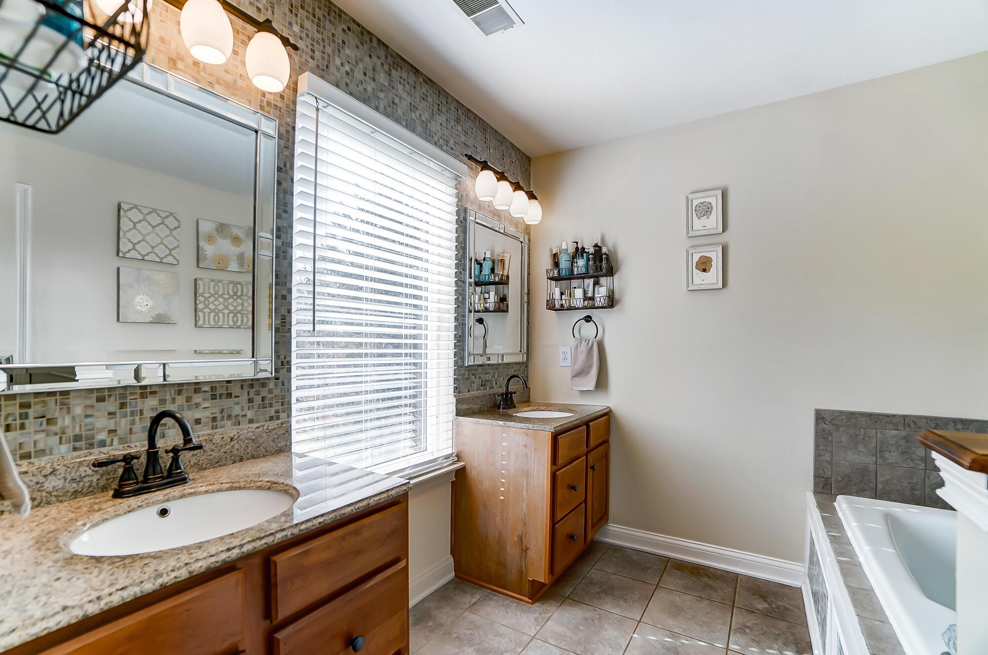 564 Kingsbury Road Delaware, OH 43015 - Photo 36 of 76 Owner's bath double vanity & sinks
