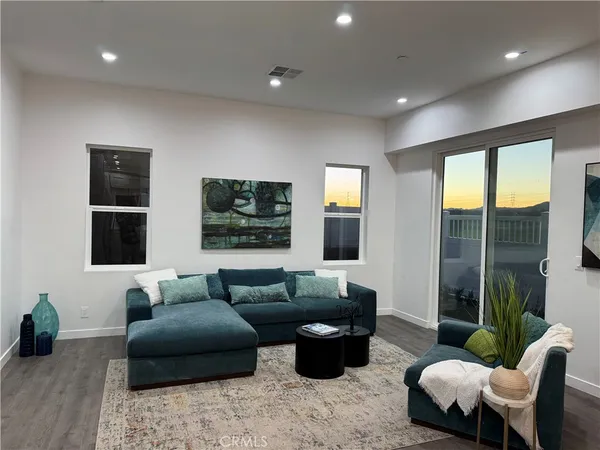 $1,099,777 | 12511-12509 North Haleh Lane, Sylmar, CA 91342