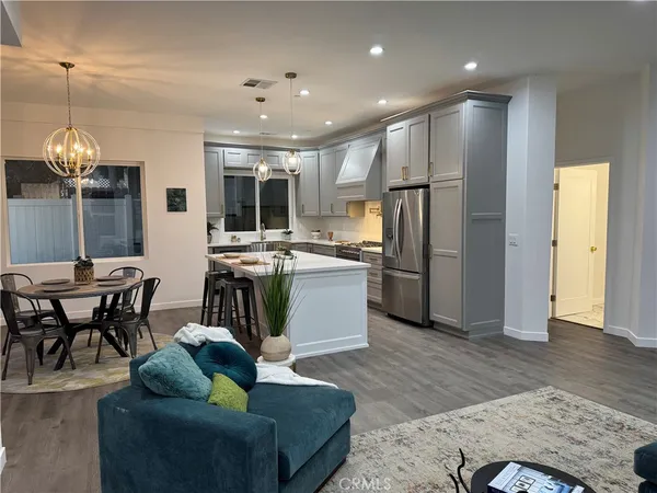 $1,099,777 | 12511-12509 North Haleh Lane, Sylmar, CA 91342