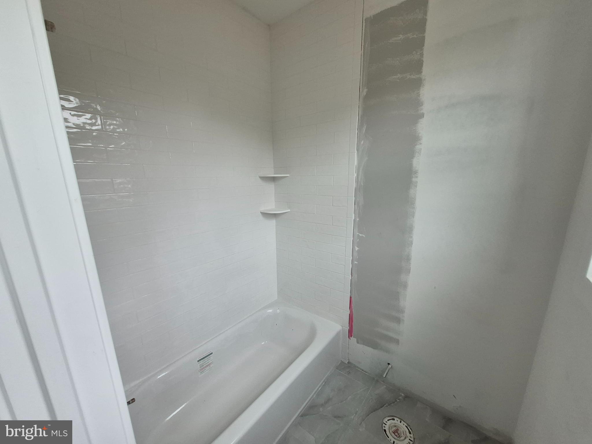 324 Bishop Hollow Road Newtown Square, PA 19073 - Photo 20 of 37 a bathroom with a bathtub