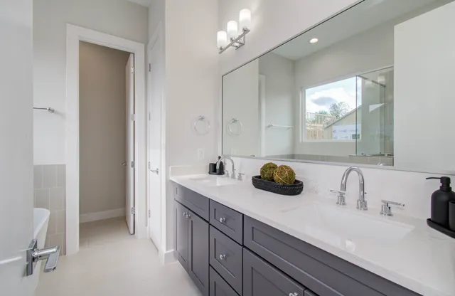 a en suite spacious bathroom with a tub shower and sink