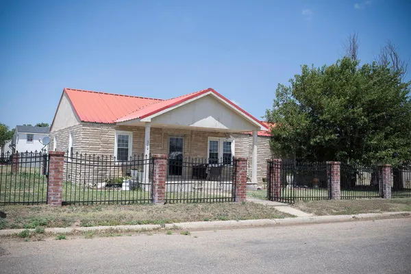 $148,500 | 310 Ave L, Sunray, TX 79086