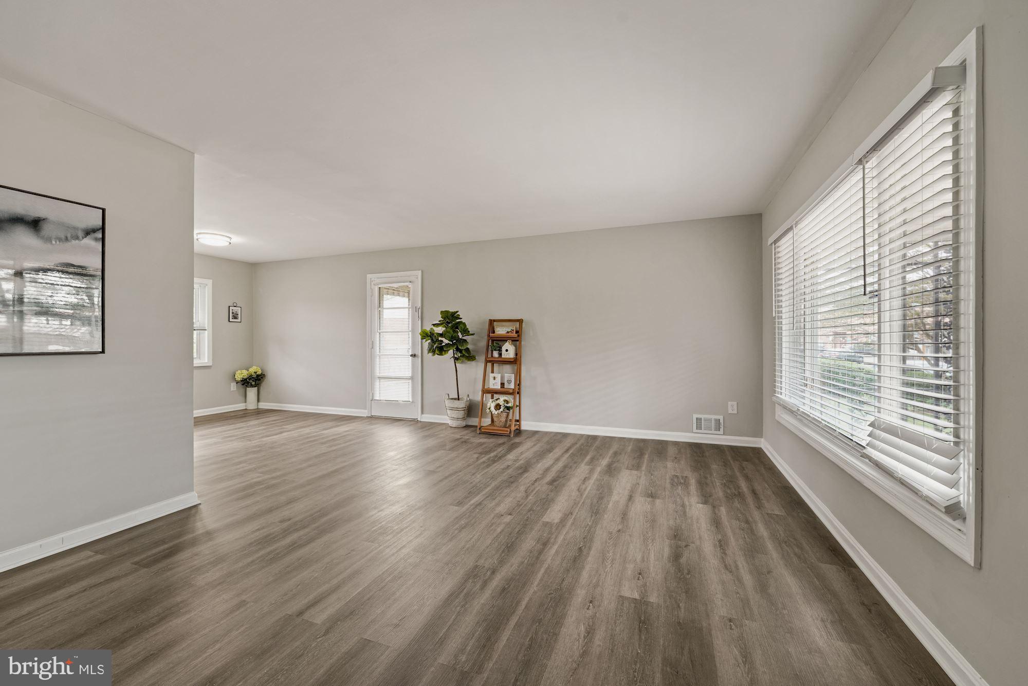 7310 Fordson Road Alexandria, VA 22306 - Photo 6 of 32 Living Room