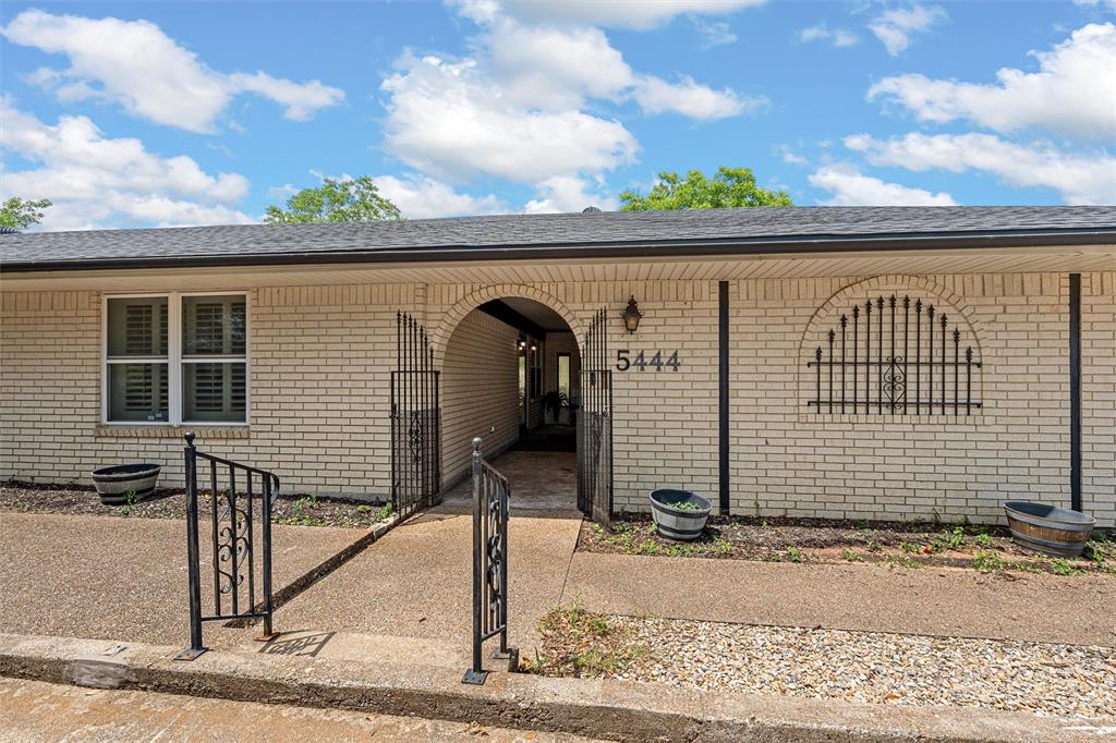5444 Old Lorena Road Lorena, TX 76655 - Photo 2 of 27
