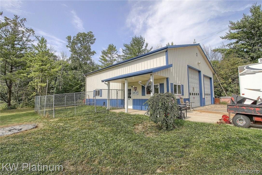 5407 Maitland Road North Street, MI 48049 - Photo 37 of 39 Garage.jpg
