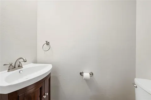 $695,000 | 10636 North Dowling Road, College Station, TX 77845