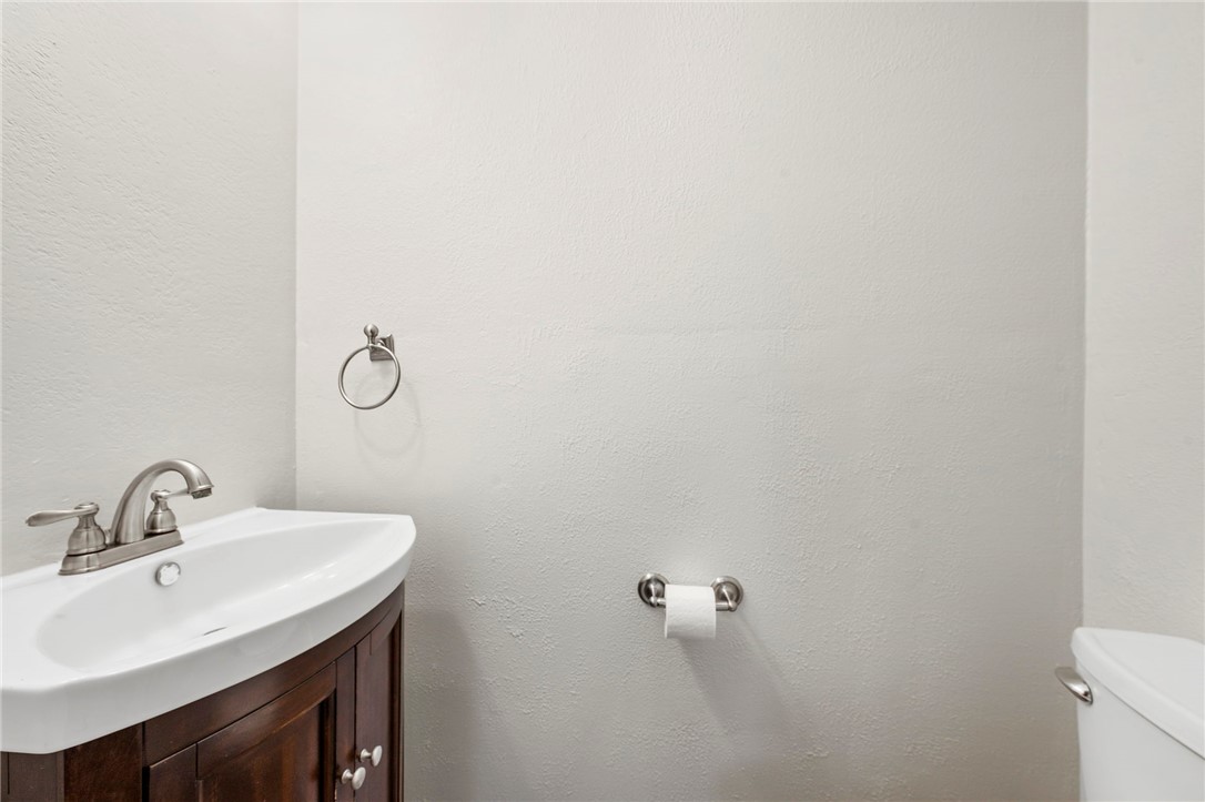 10636 North Dowling Road College Station, TX 77845 - Photo 27 of 41 Half bath near laundry