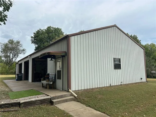 $249,500 | 14461 East Bb Highway, Nevada, MO 64772