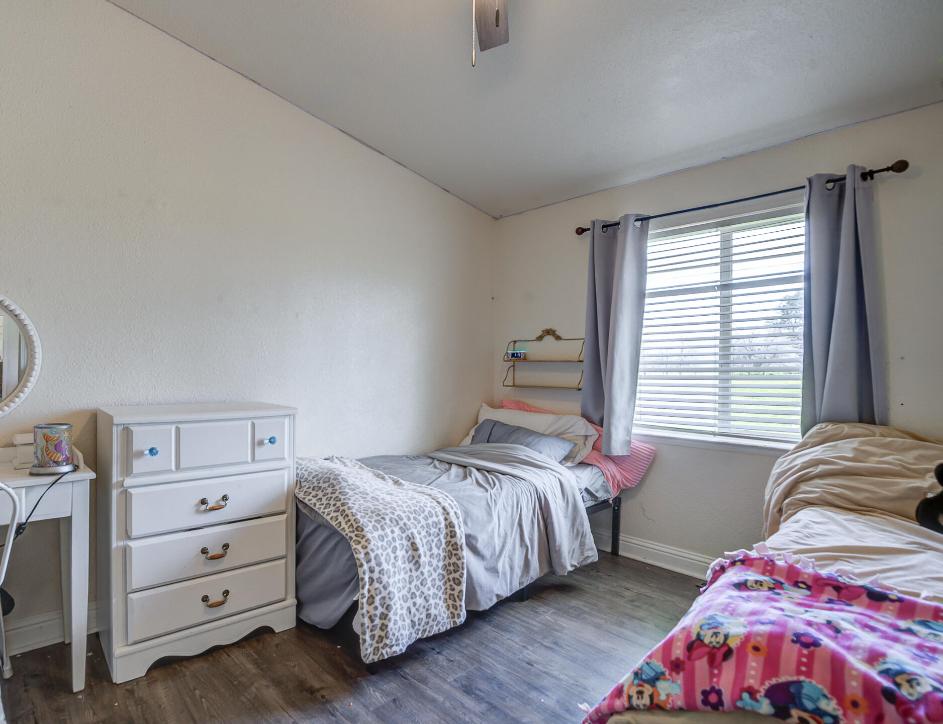11636 Homestead Lane Redding, CA 96003 - Photo 22 of 37 a bedroom with a bed and a window