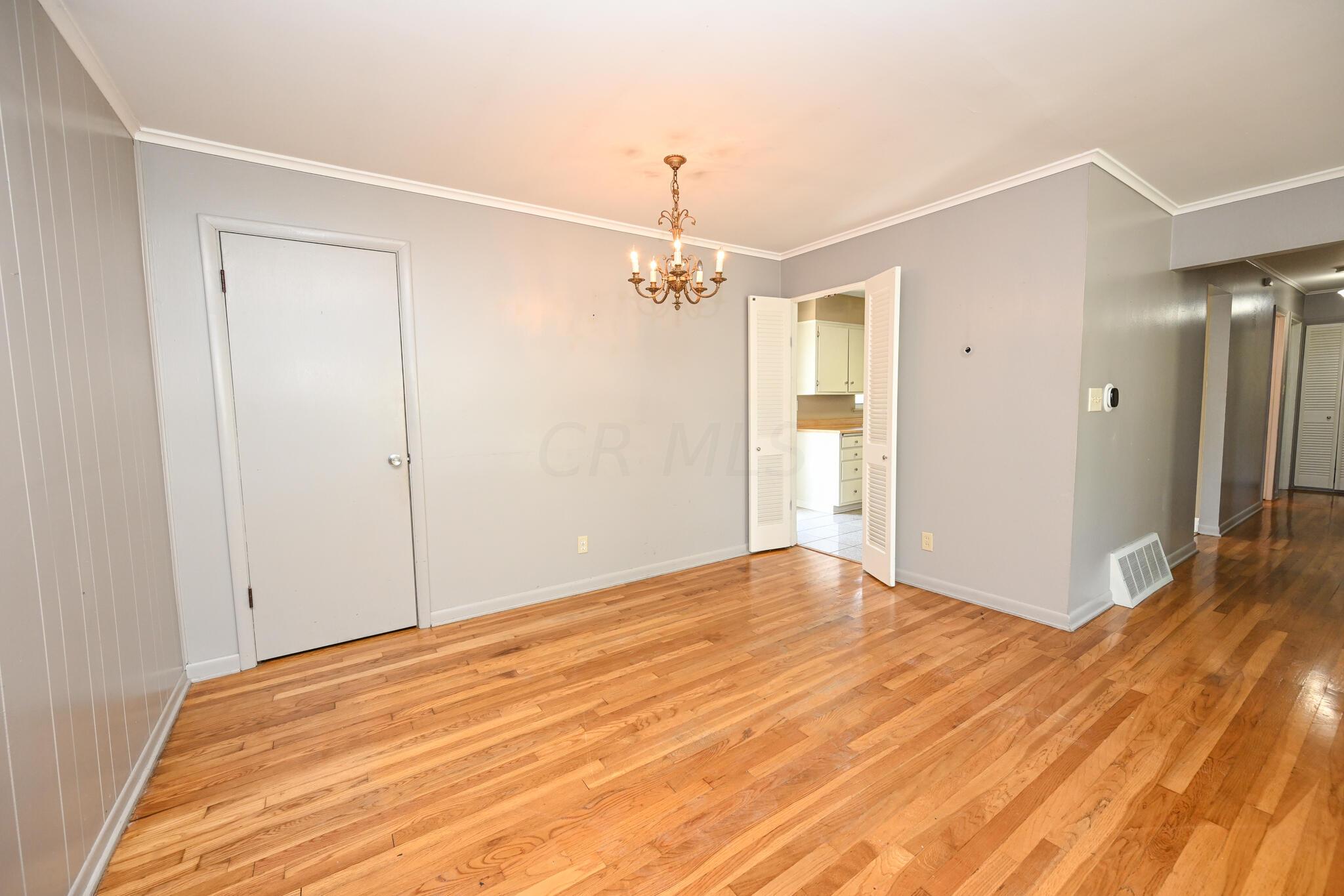 2261 Zollinger Road Columbus, OH 43221 - Photo 8 of 29 Dining Space