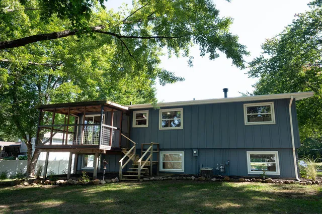 a view of house with a yard