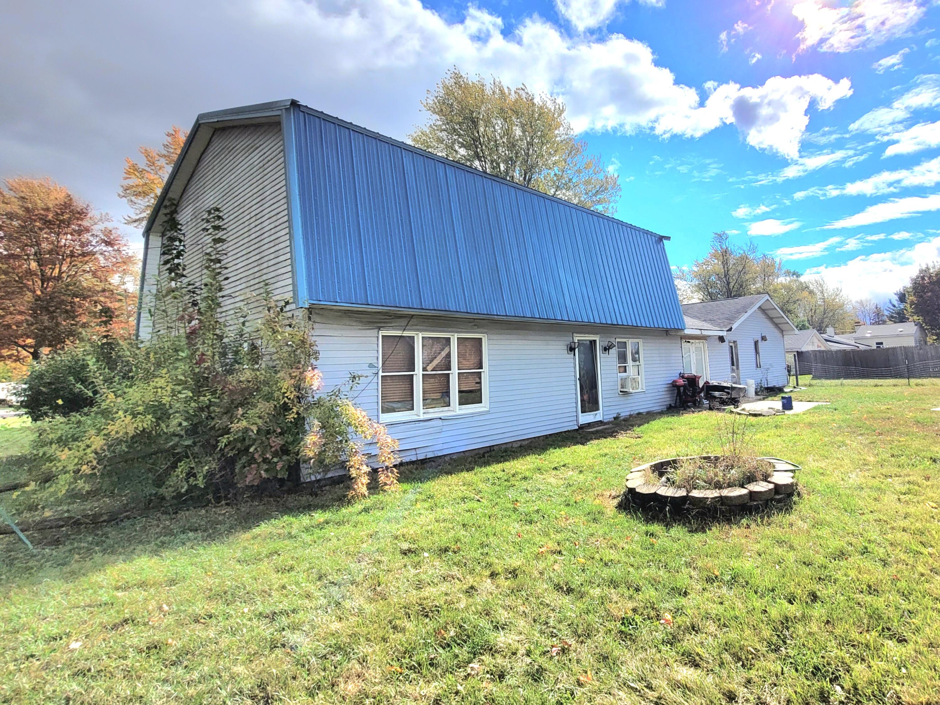 208 Plymouth Street Jackson, MI 49201 - Photo 2 of 3 Back of House