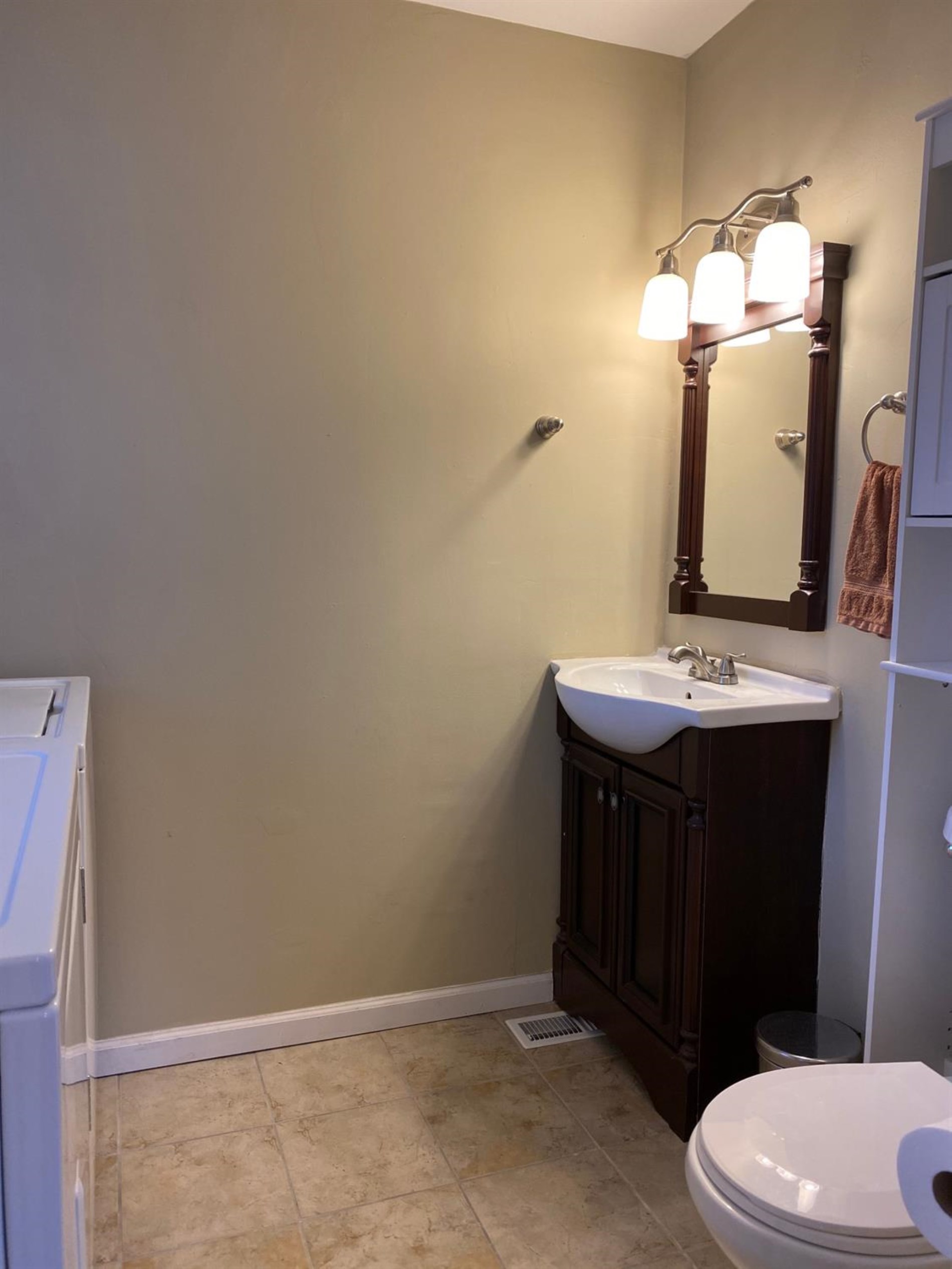 704 Fox River Road Valparaiso, IN 46385 - Photo 3 of 20 1900x2533