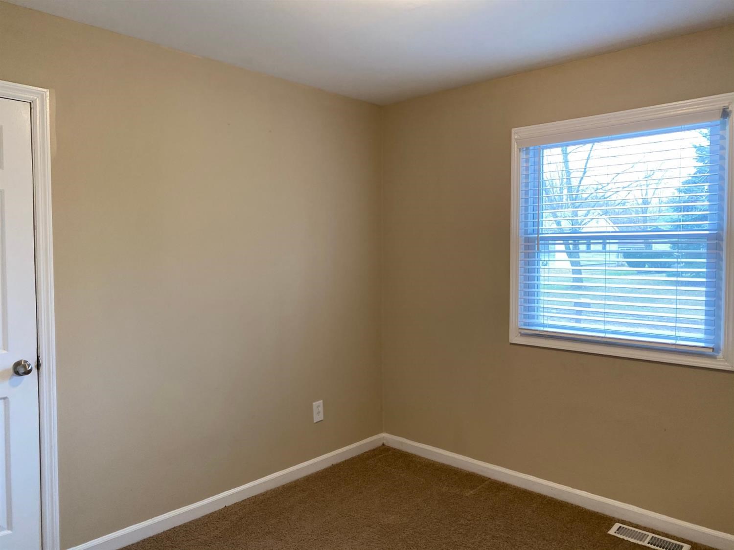 704 Fox River Road Valparaiso, IN 46385 - Photo 6 of 20 1500x1124