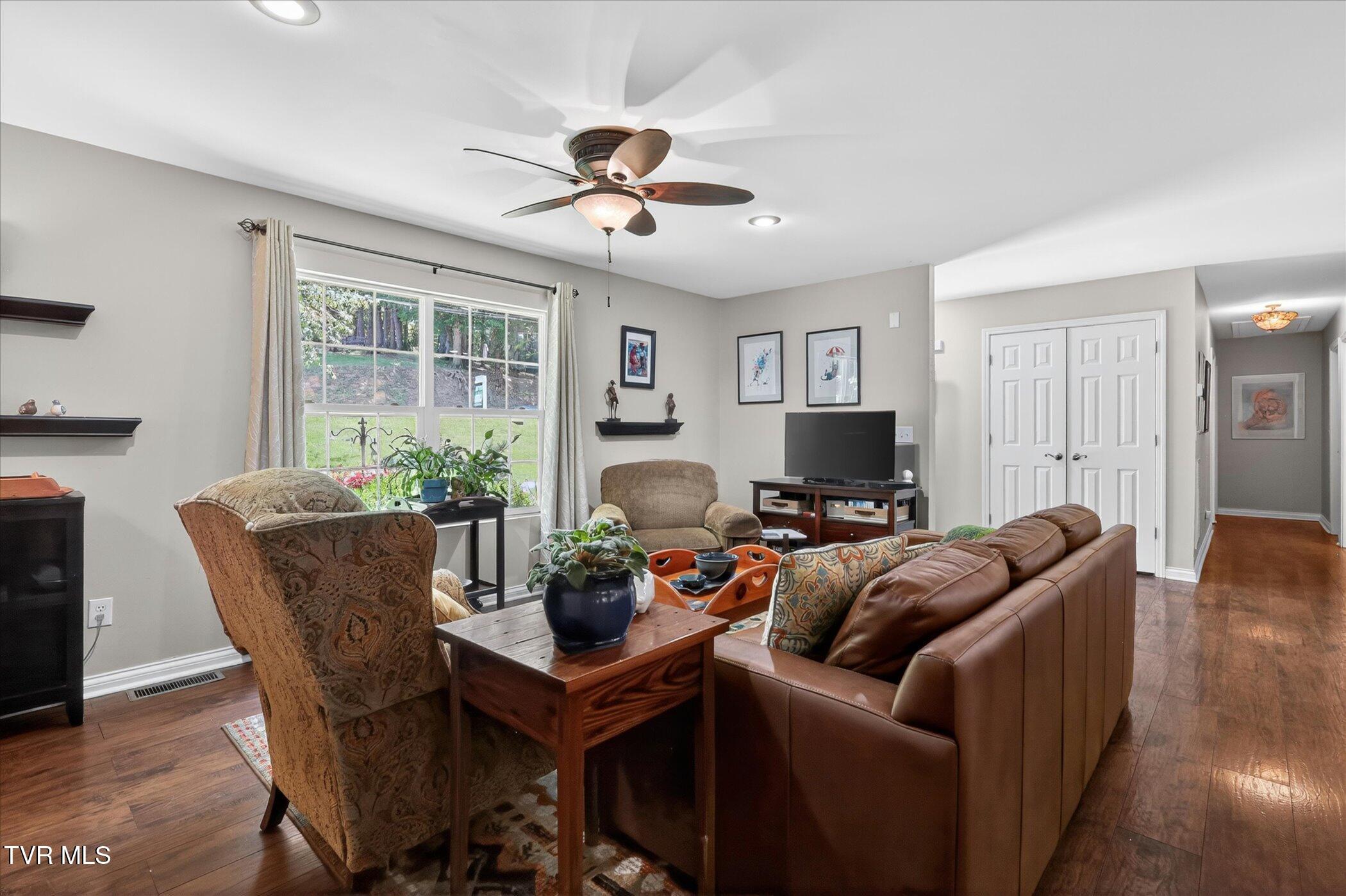 312 Mockingbird Road Bristol, TN 37620 - Photo 10 of 44 08-312-Mockingbird-Rd-Bristol-WindowStil