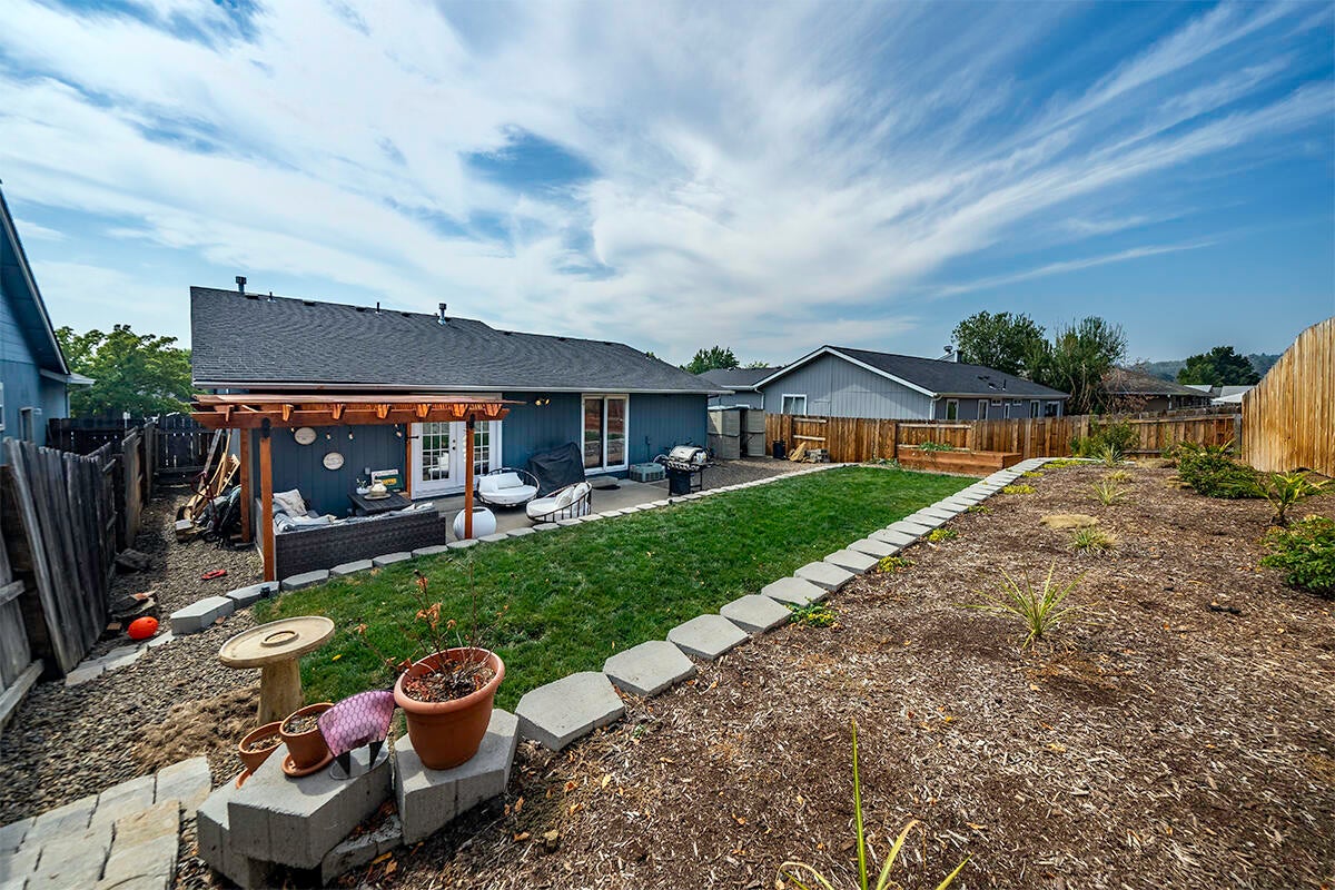 644 Clearview Way Eagle Point, OR 97524 - Photo 24 of 26 DSC05472