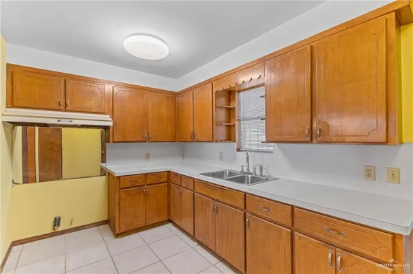 $325,000 | 801 North Foster Drive, Edinburg, TX 78542