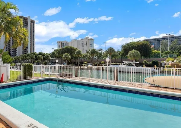 $250,000 | 1650 Northeast 115th Street, Unit 302, Miami, FL 33181