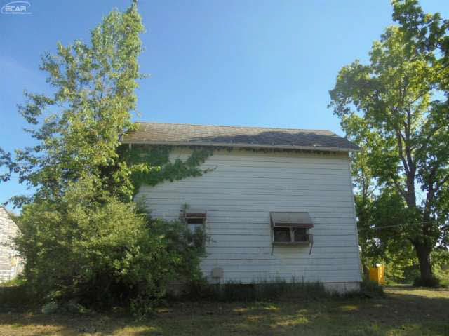 6464 North Henderson Road Columbiaville, MI 48421 - Photo 3 of 7 21180211-2.JPG