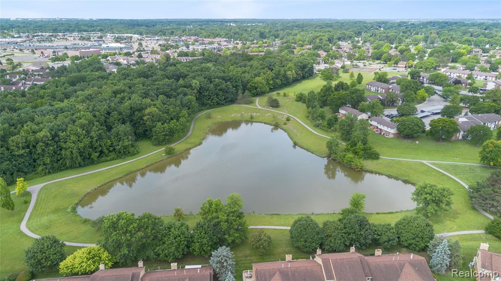 587 Tennyson Rochester Hills, MI 48307 - Photo 47 of 48 Gallery Image 47