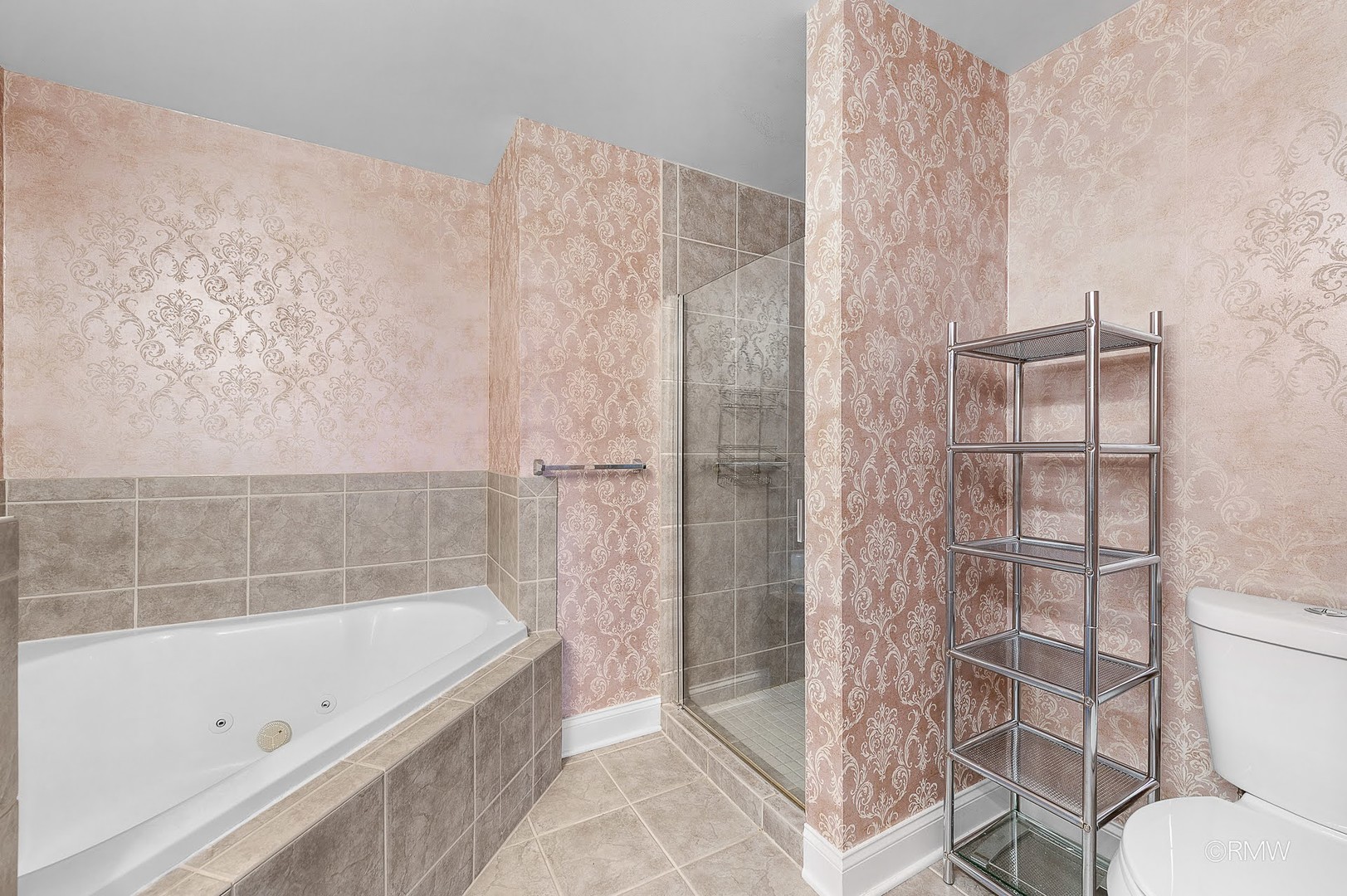 1 Itasca Place, Unit 412 Addison, IL 60143 - Photo 24 of 28 a bathroom with a bathtub and toilet