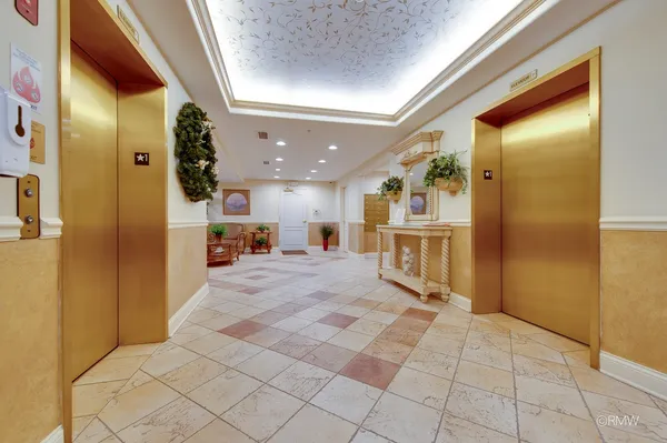 $329,000 | 1 Itasca Place, Unit 412, Addison, IL 60143