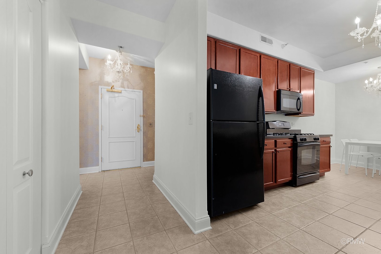1 Itasca Place, Unit 412 Addison, IL 60143 - Photo 7 of 28 a kitchen with a refrigerator and a refrigerator