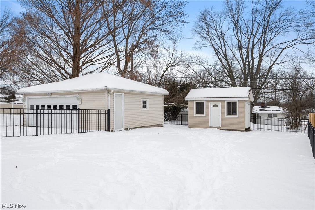 2818 Dentzler Road Parma, OH 44134 - Photo 26 of 42