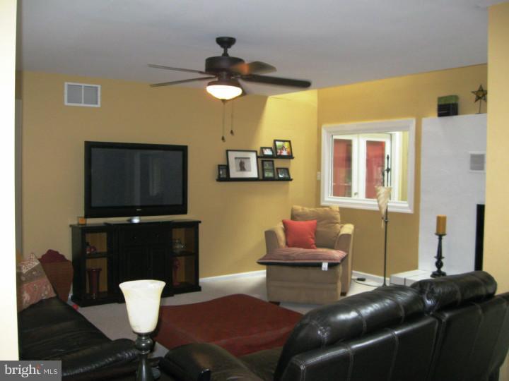 109 Mohawk Trail Shamong, NJ 08088 - Photo 14 of 24 Living Room