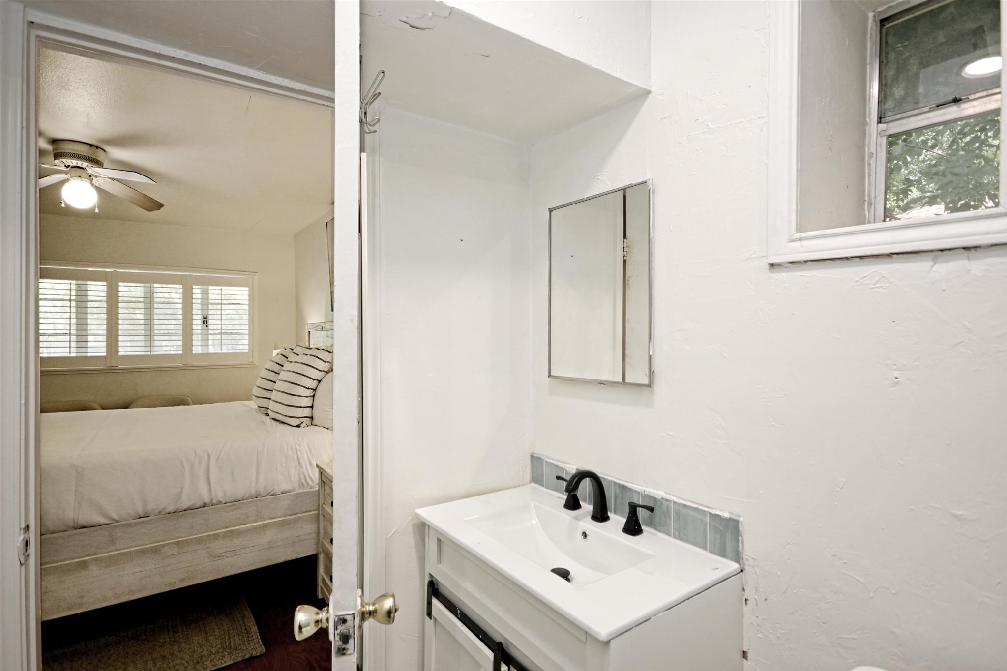 3409 Banton Road Austin, TX 78722 - Photo 11 of 31 Primary Bathroom