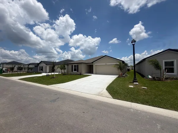$2,400 | 17332 Cantu Court, North Fort Myers, FL 33917