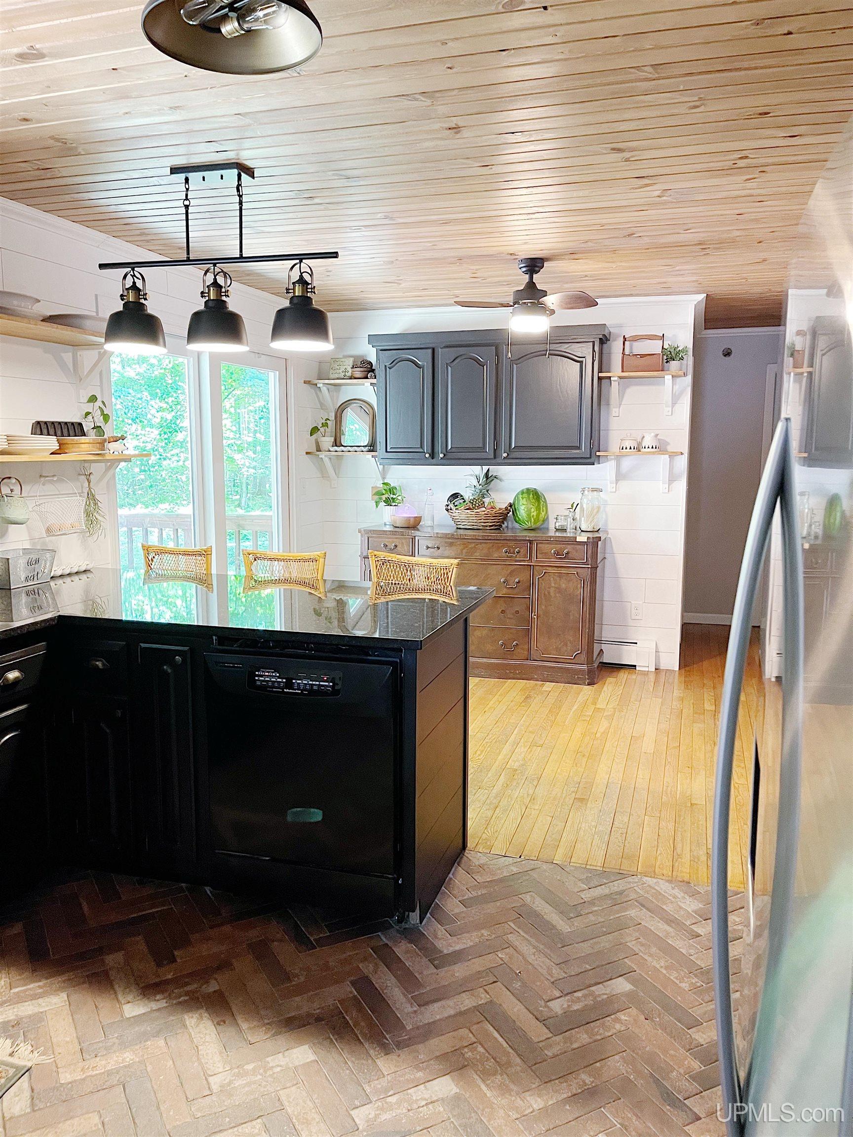107 Maplewood Road Marquette, MI 49855 - Photo 17 of 40