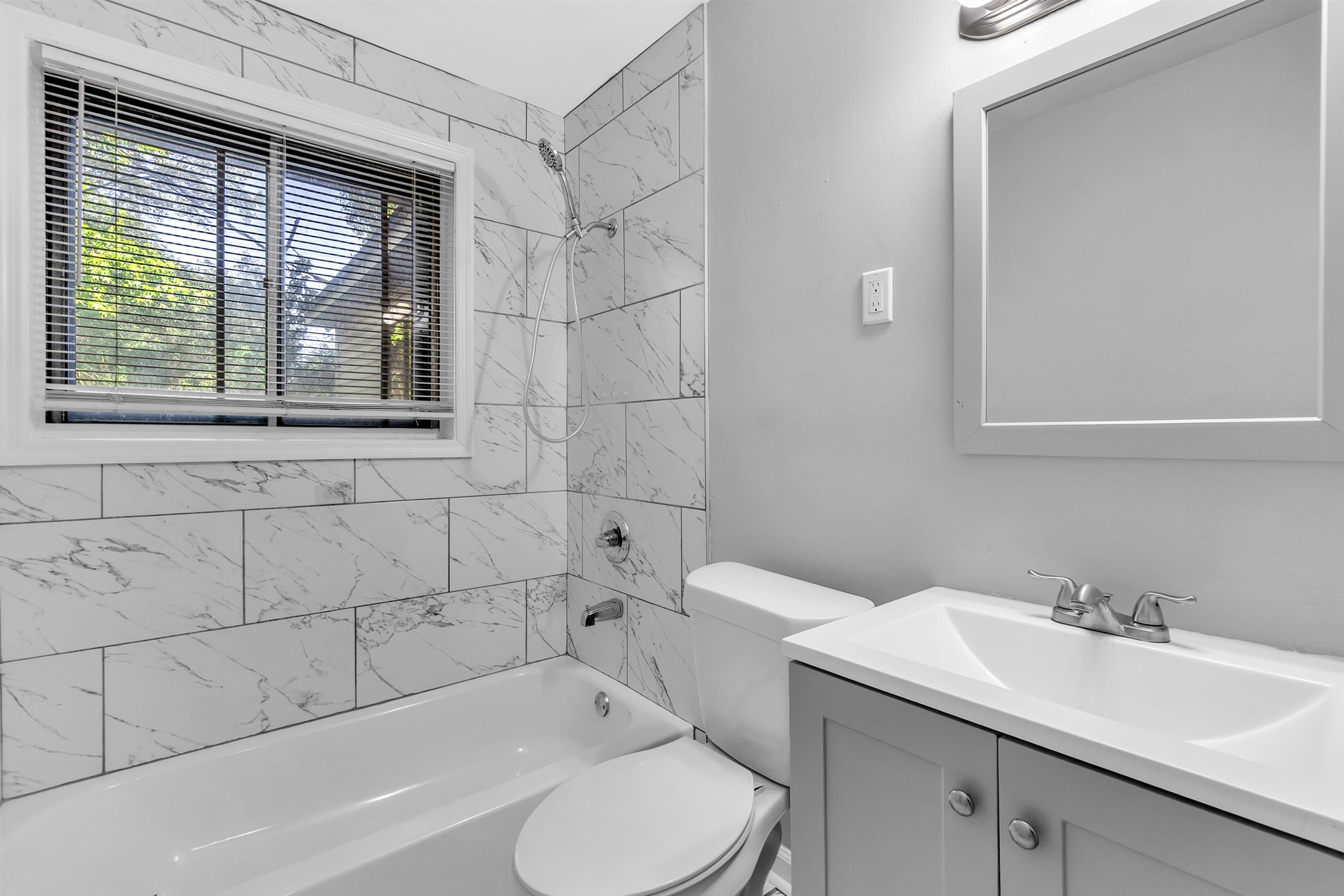 1136 South White Station Road Memphis, TN 38117 - Photo 17 of 19 a bathroom with a sink toilet and bathtub