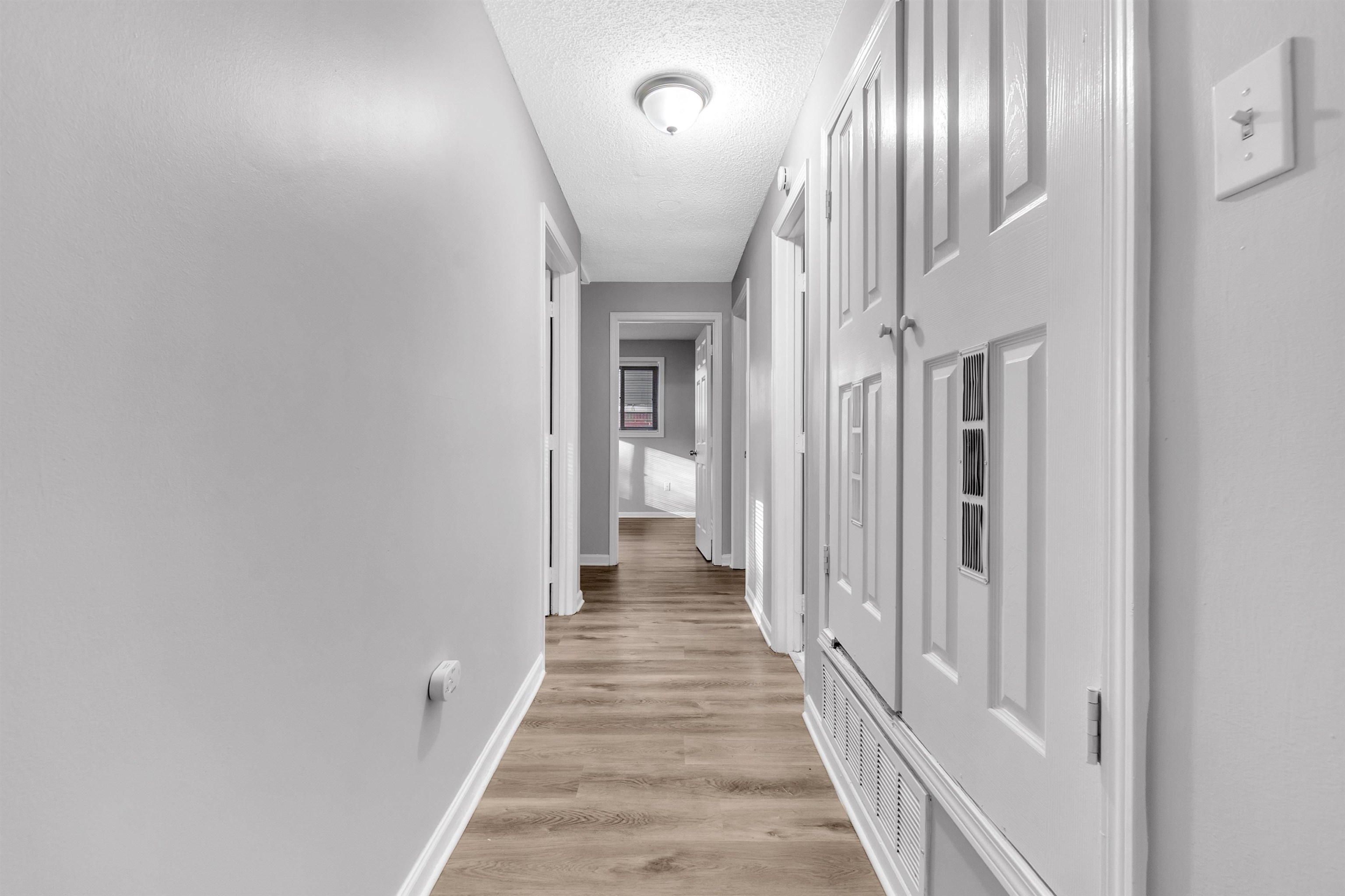 1136 South White Station Road Memphis, TN 38117 - Photo 6 of 19 a view of a hallway with wooden floor
