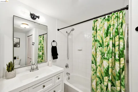 $475,000 | 574 48th Street, Unit 203, Oakland, CA 94609
