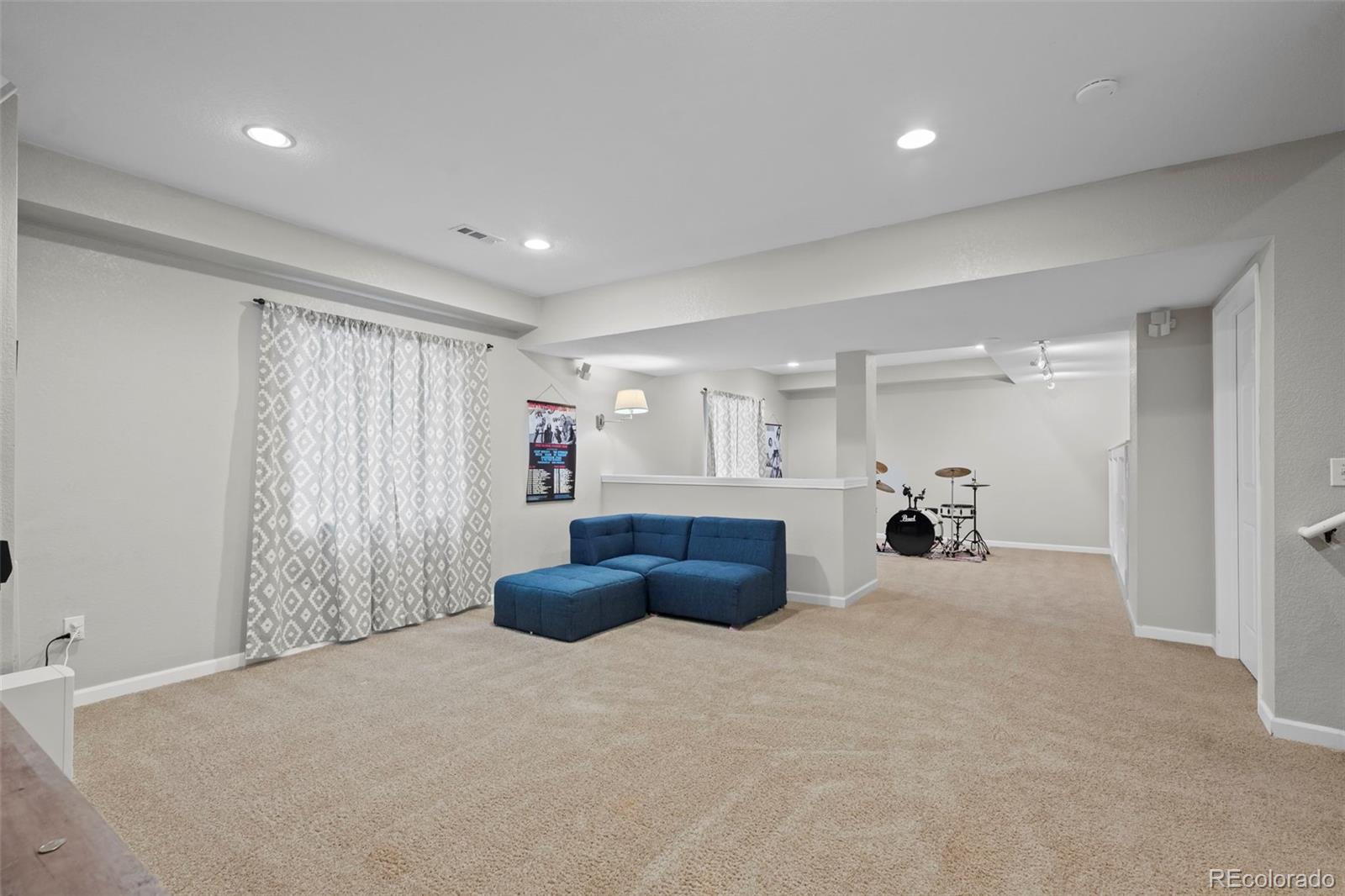 4463 Eagle River Run Broomfield, CO 80023 - Photo 30 of 44 a view of livingroom with furniture