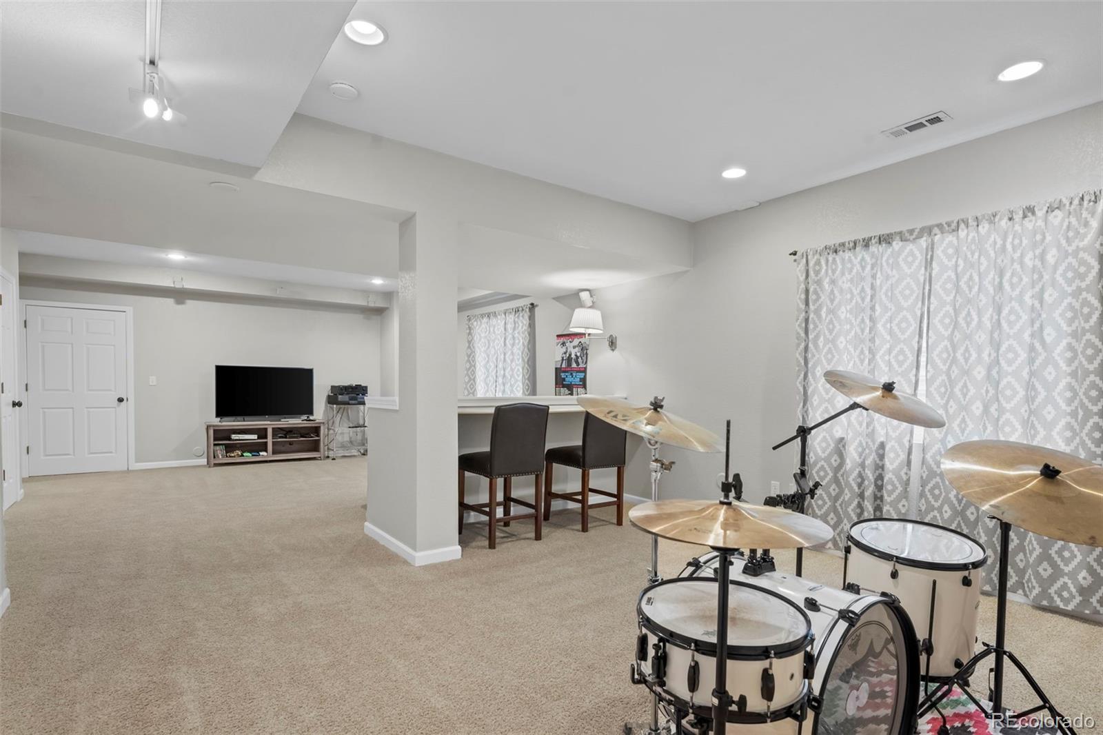 4463 Eagle River Run Broomfield, CO 80023 - Photo 31 of 44 a living room with furniture and a flat screen tv