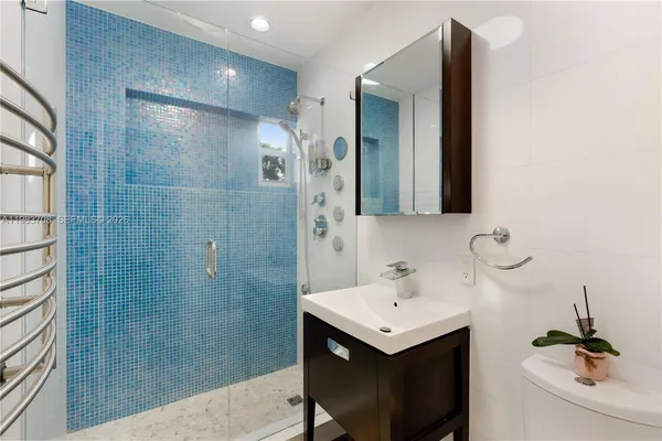 $3,400,000 | 310 Greenwood Drive, Key Biscayne, FL 33149