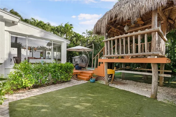 $3,400,000 | 310 Greenwood Drive, Key Biscayne, FL 33149